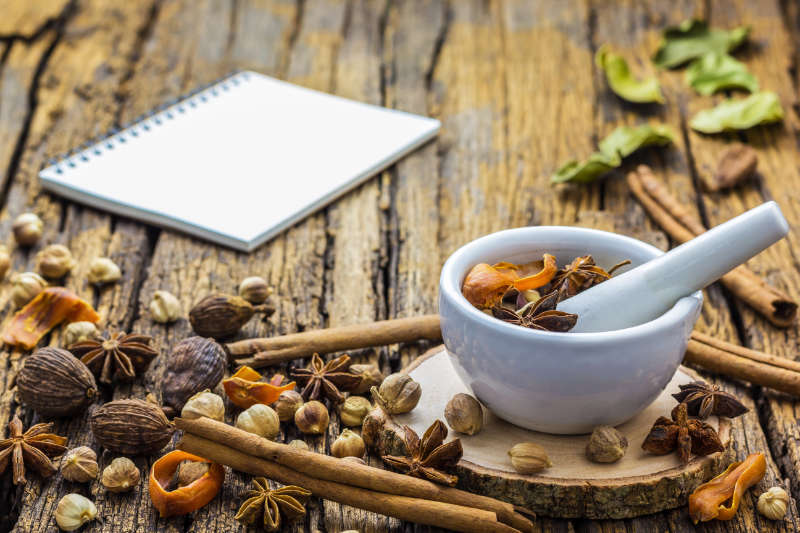 TCM Doktor Eva Ronco - Kräuter und individuwlle diagnose